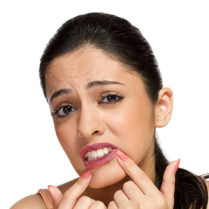 শুষ্ক ও ফাটা ঠোঁটের জন্য সেরা সমাধান: ঠোঁটে ফিরিয়ে আনুন প্রাকৃতিক কোমলতা